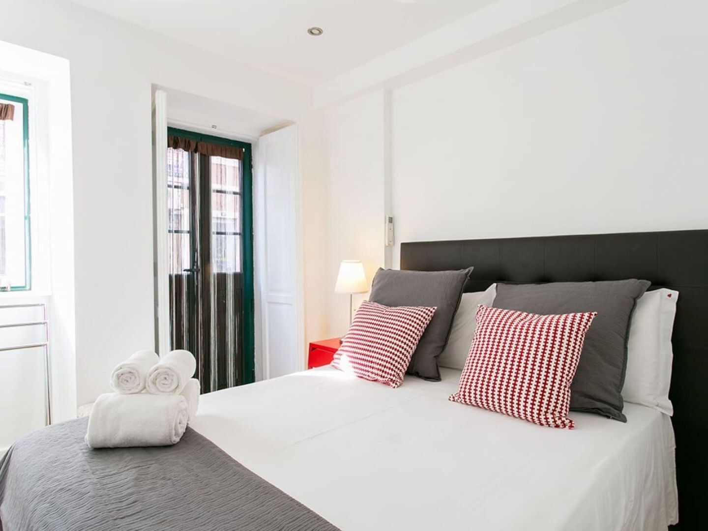 Joivy Cosy 1-bed Flat With Balcony In Alfama, Moments From The Port * Lisboa